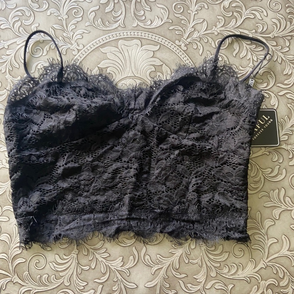 NWT * Zaful Black Lace Crop Top